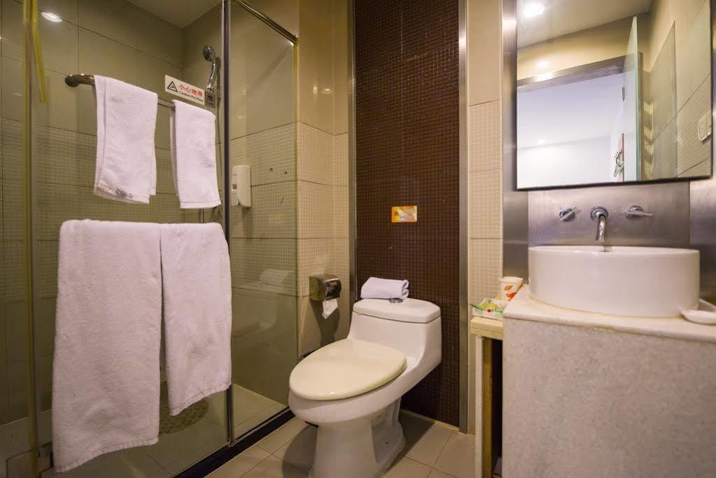 Khách sạn 168 Changping Road Branch 3*